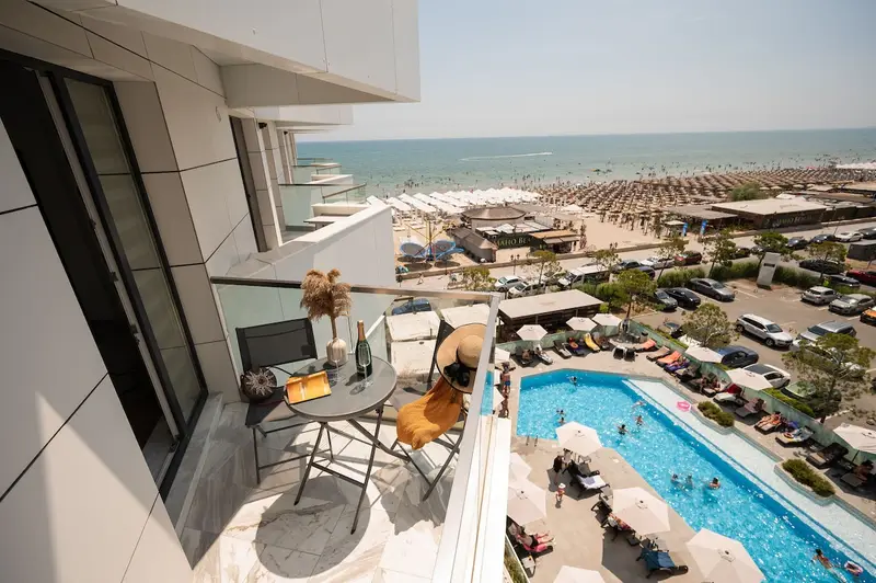 Maddy's Beachfront Apartment in Infinity Pool&Spa – 48
