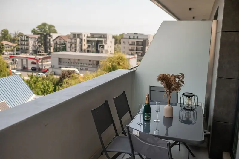 Sky Pool & Spa Sea Apartment in Odyssey-parking – 6