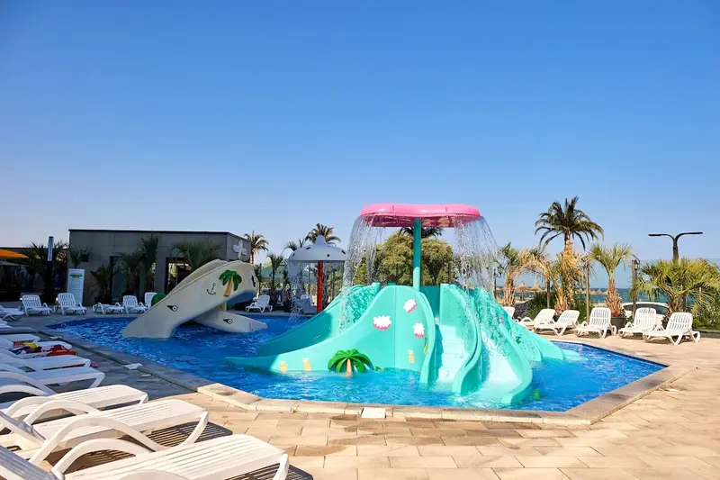 Deluxe Apartment Spa n Pools Beach resort – 25
