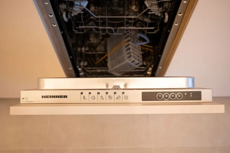 RavSea Luxury Apartment in Odyssey SpaPool-parking – 40
