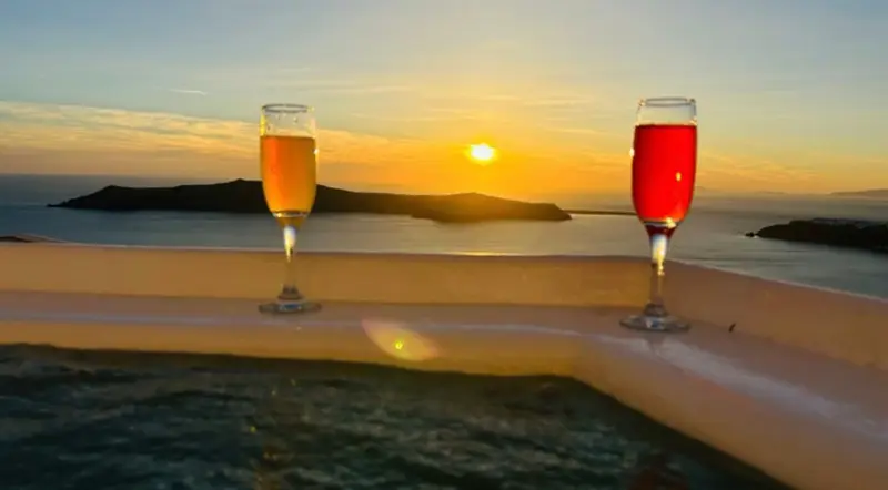 Aqua Vista Σαντορίνη - Σουίτα στο Ημεροβίγλι με Τζακούζι με Θέα στην Καλντέρα – 5