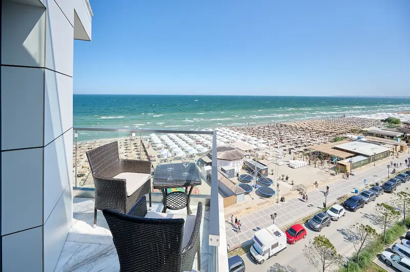 Beach Bliss Apartment in Infinity Beach Resort parking – 65