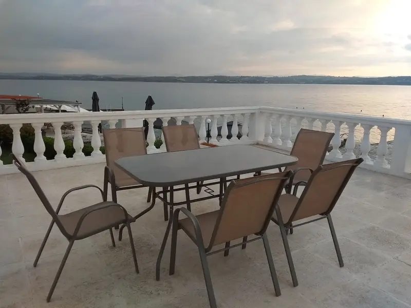Aqua Vista Σπέτσες - Παραδοσιακό Σπίτι δίπλα στην Παραλία με Ιδιωτική Βεράντα – 3