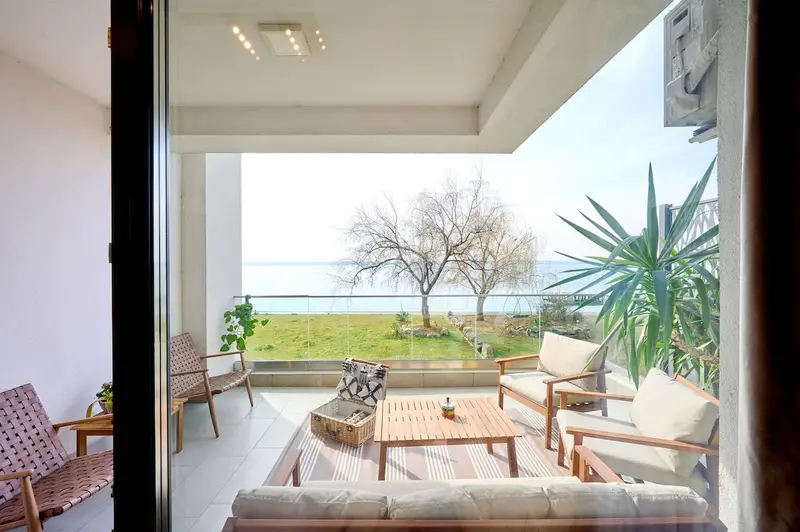 Aqua Vista Aquarama Lake View 2BR Mamaia, Mamaia