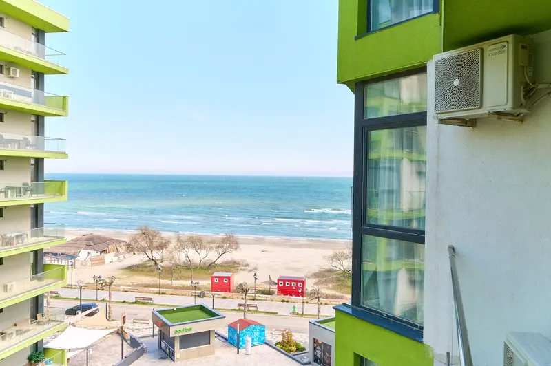 Redmarine Apartment- Spa n Pool resort- parking, Alezzi Beach Resort