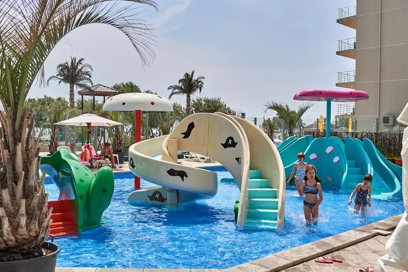 SeaLand Apartment - Spa n Pools beach Resort, Alezzi Beach Resort