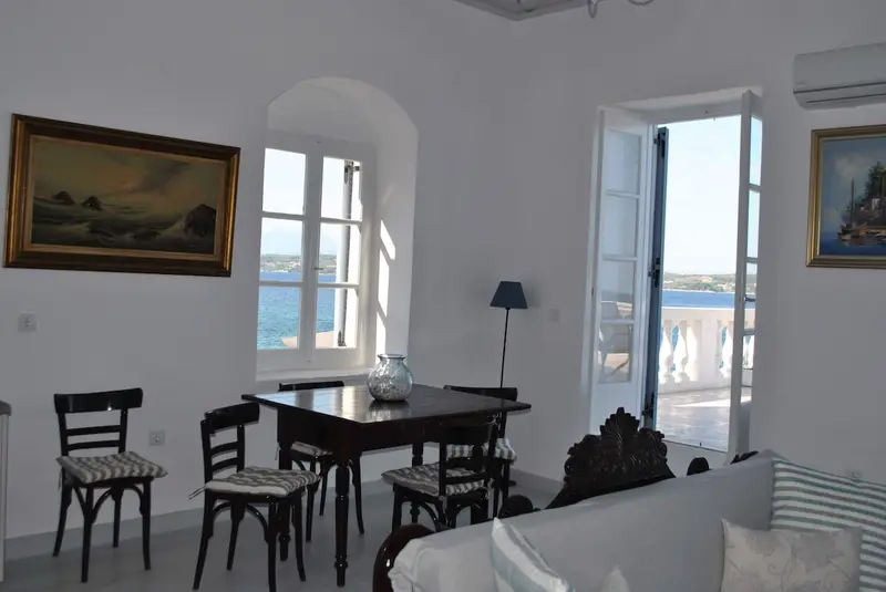 Aqua Vista Σπέτσες - Παραδοσιακό Σπίτι δίπλα στην Παραλία με Ιδιωτική Βεράντα – 7