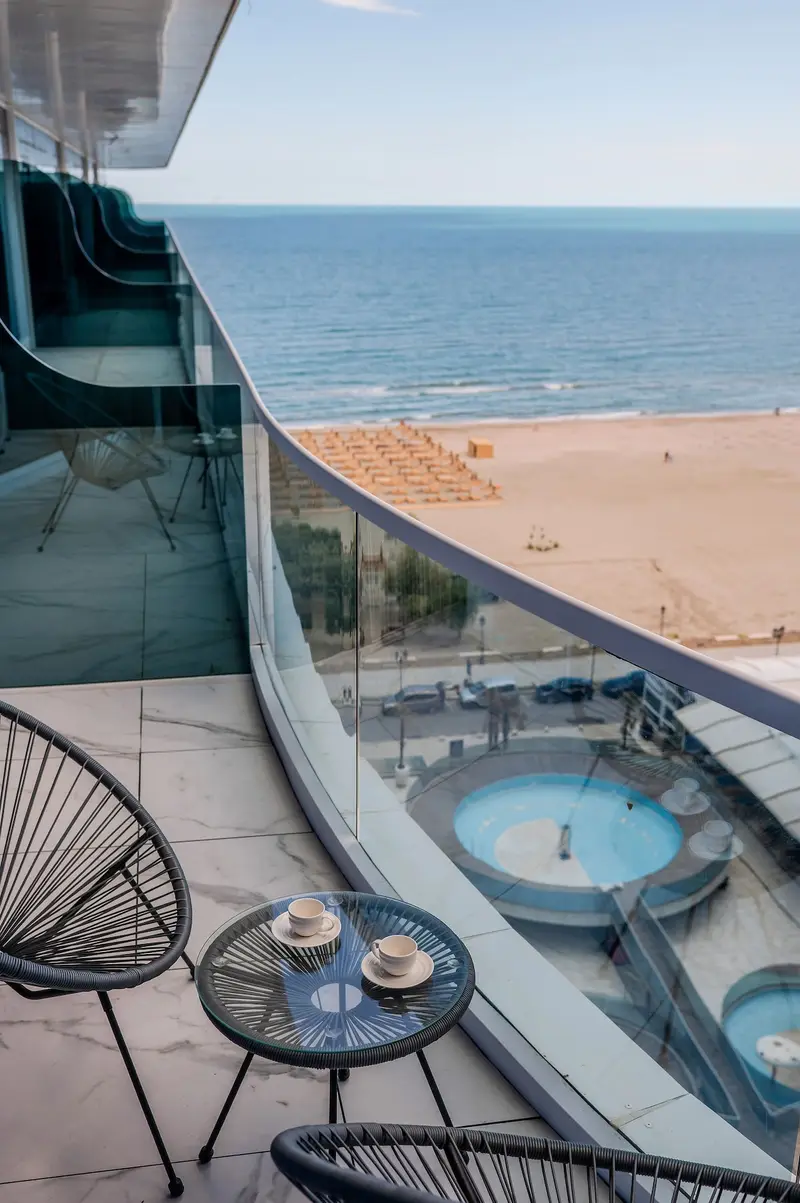 White Titanic Blue sea view Studio parking – 7