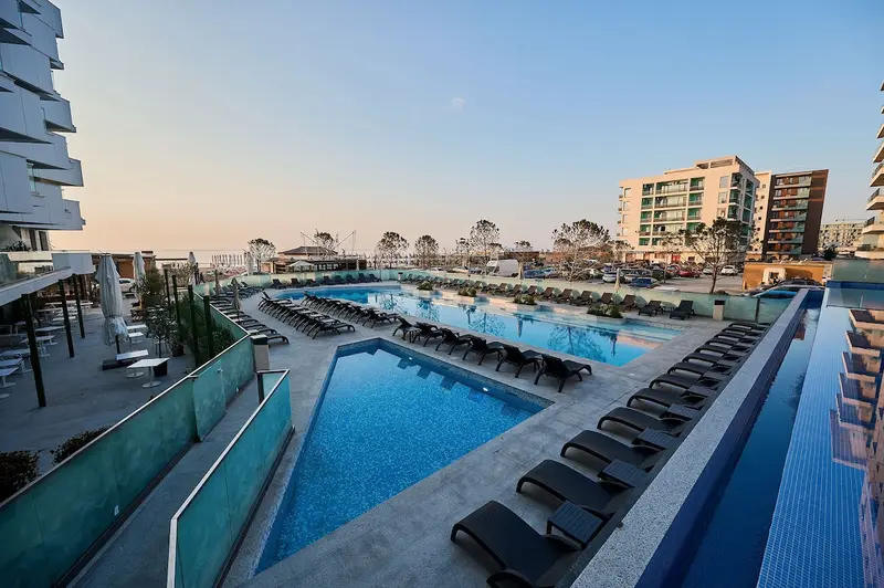 Sealand Apartment Infinity Pool Spa Resort-parking – 15