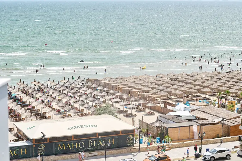 Infinity Breezes Apartment Beach Resort - parking – 38