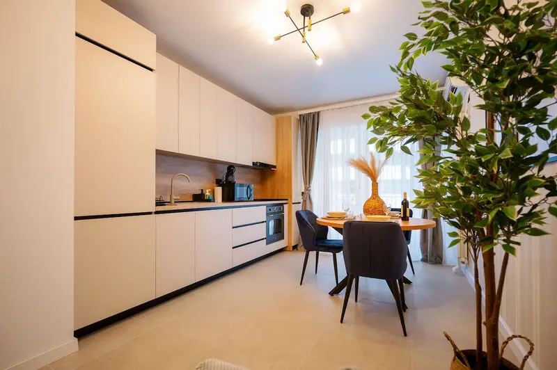 RavSea Luxury Apartment in Odyssey SpaPool-parking – 25