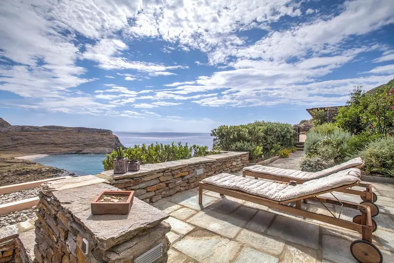 Aqua Vista Κέα - Πέτρινη Βίλα με Θέα στη Θάλασσα πάνω από Αμμώδη Παραλία, Kea