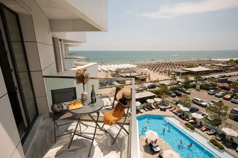 Maddy's Beachfront Apartment in Infinity Pool&Spa – 46