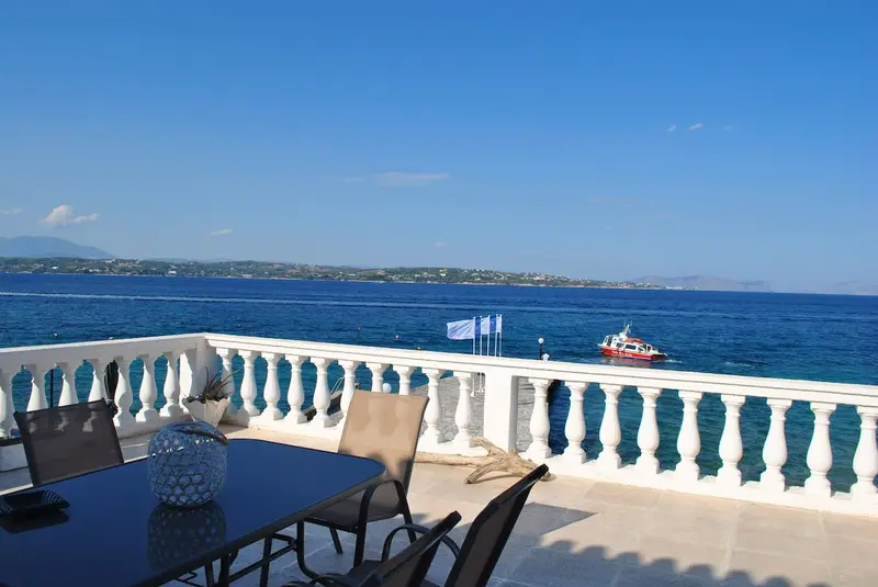 Aqua Vista Σπέτσες - Παραδοσιακό Σπίτι δίπλα στην Παραλία με Ιδιωτική Βεράντα – 2