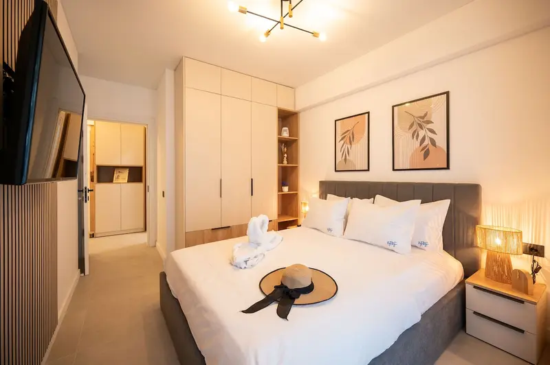 RavSea Luxury Apartment in Odyssey SpaPool-parking – 9