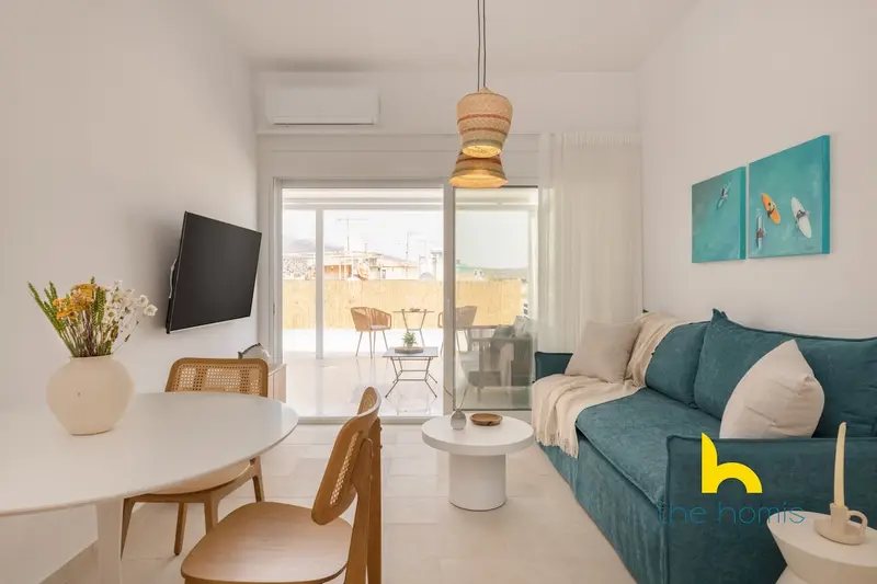 Aqua Vista Vari Top-Floor Seaview & Jacuzzi – 2