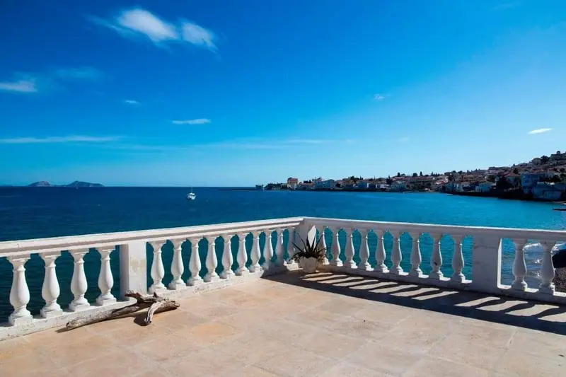 Aqua Vista Σπέτσες - Παραδοσιακό Σπίτι δίπλα στην Παραλία με Ιδιωτική Βεράντα, Spetses