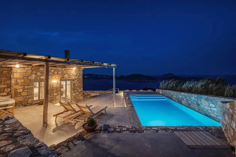 Aqua Vista Σέριφος - Πέτρινη Βίλα με Πισίνα με Αλμυρό Νερό κοντά στο Λιβάδι, Serifos