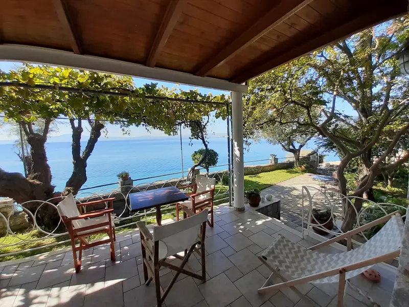Aqua Vista Πελοπόννησος - Παραθαλάσσια Βίλα με Σκάλα προς την Παραλία κοντά στην Καλαμάτα – 4