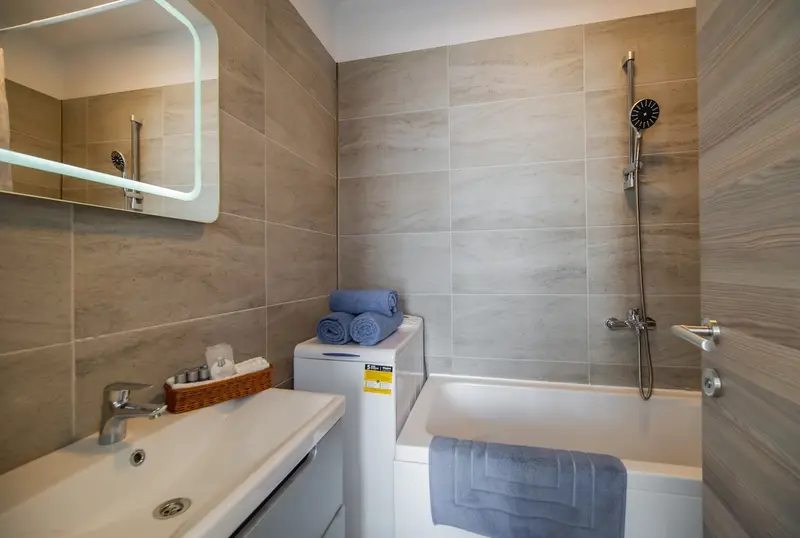 Mamaia Vice SeaView 2 bedroom Spa n Pool Beach resort – 24
