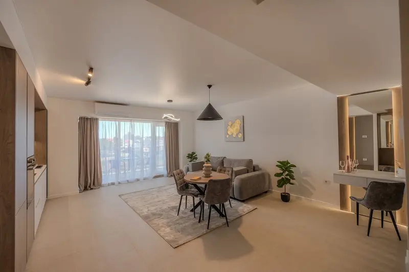 AC-233-Silver Shadow Collection (89 SQM 1BD City View) – 4