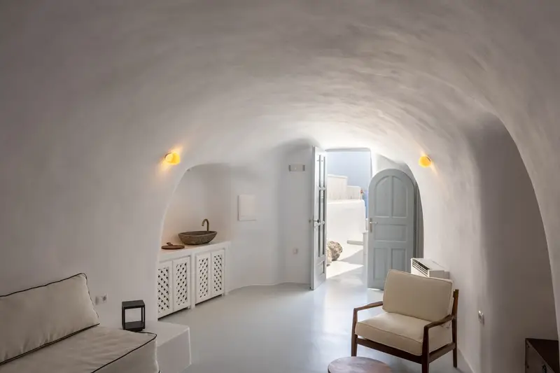 Aqua Vista Σαντορίνη - Υπόσκαφη Σουίτα στην Οία με Ιδιωτική Πισίνα – 4